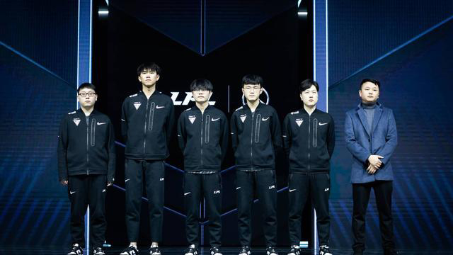 球队正在逐 球队正在逐